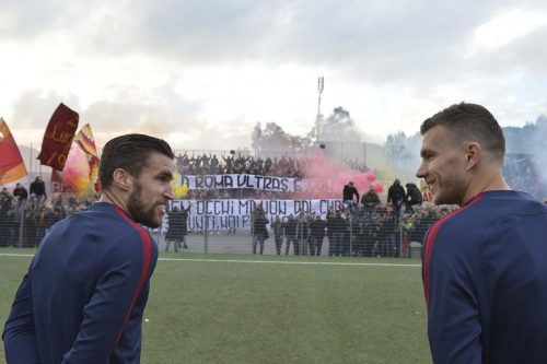 tifosi-roma-trigoria-dzeko-strootman
