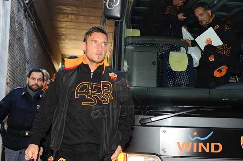 Totti pullman arrivo Stadio Olimpico asroma