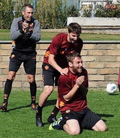 Twitter foto Llorente