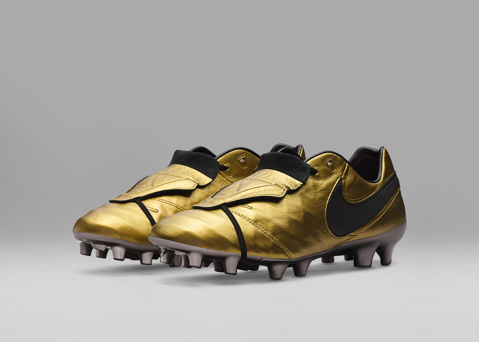 La Nike presenta gli scarpini in edizione limitata Tiempo Totti X Roma Il Capitano Ho scelto l oro splendente come la mia squadra e la mia citta Pagine Romaniste