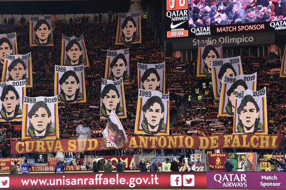 Drugi l’ha rifatto, questa volta omaggia Antonio De Falchi con un suo murale