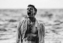 Blanco e il cuore giallorosso: il cantante in studio con la maglia della Roma – FOTO