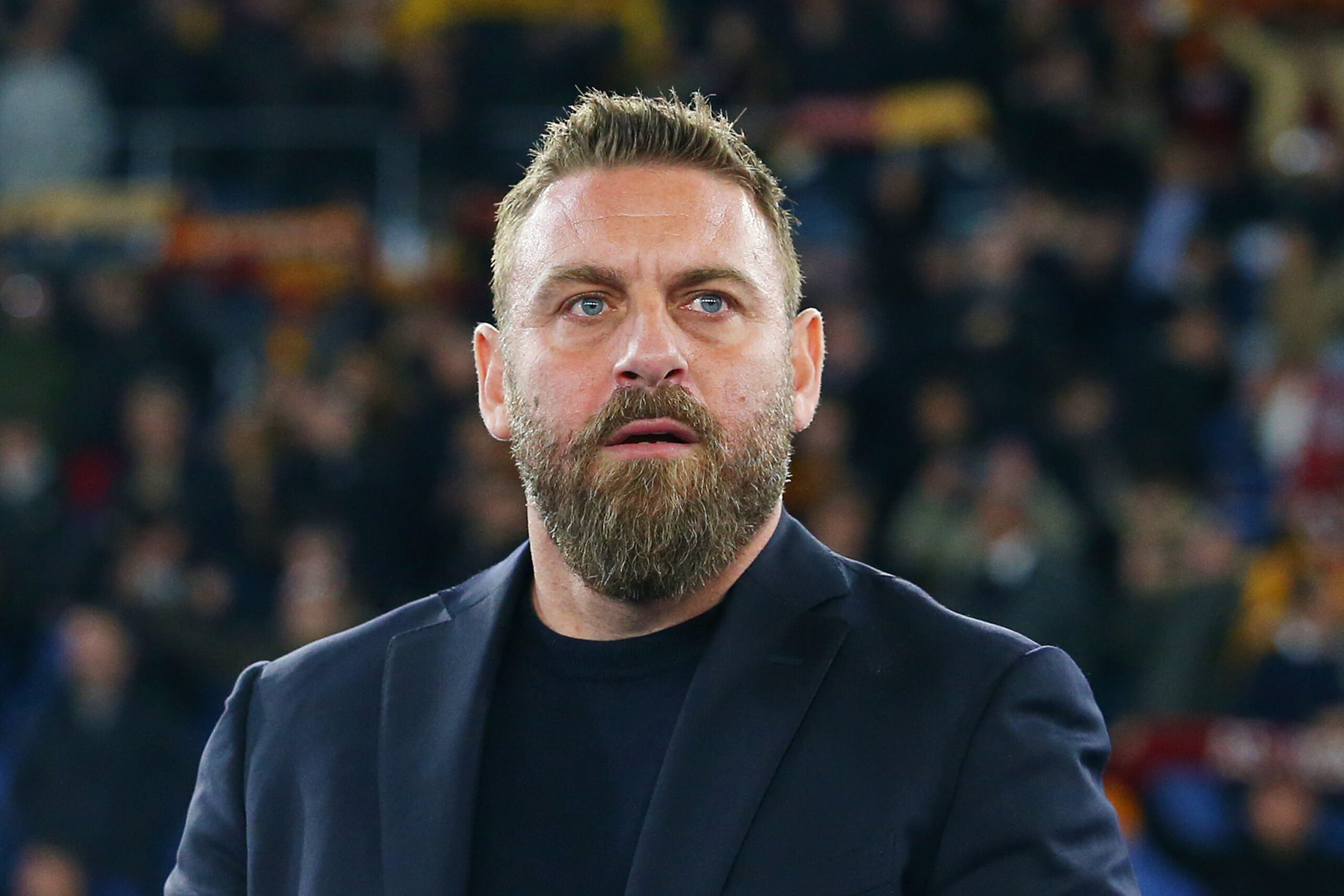 Comunicato ufficiale Roma: “Siamo lieti di annunciare che De Rossi continuerà a ricoprire la carica di allenatore anche per il futuro”