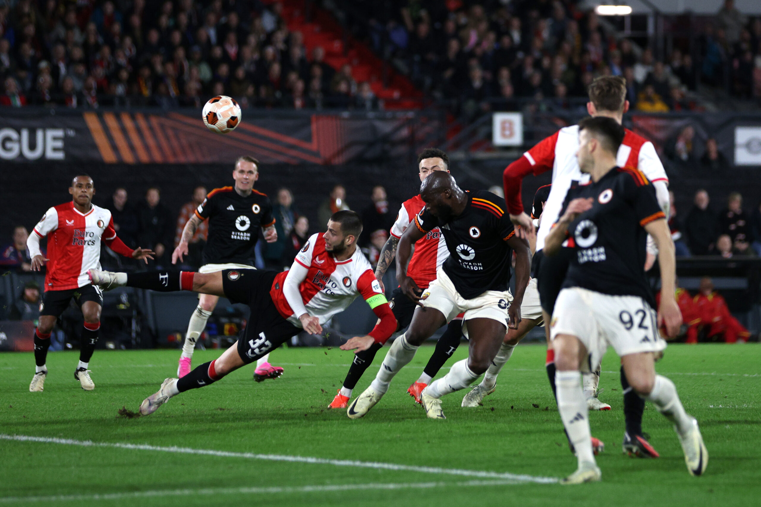 Coppa Lukaku. Roma, pari d’oro: Romelu riprende il Feyenoord. Decide l’Olimpico