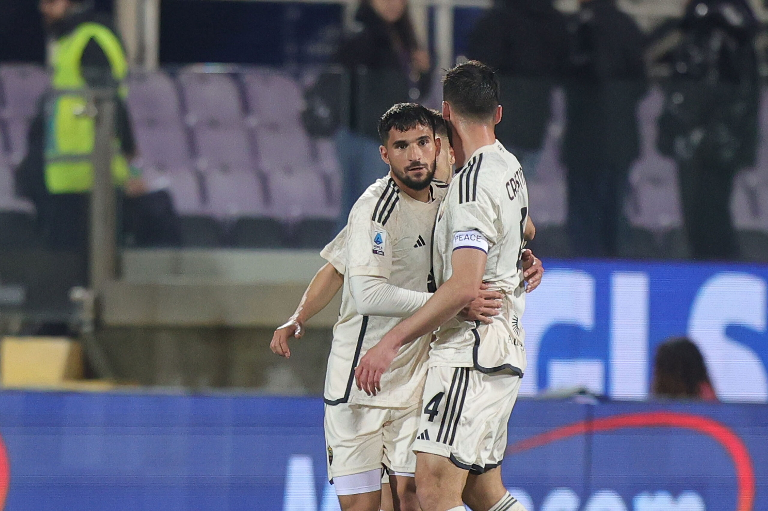 Aouar: “Difesa a 3 o 4? Per dei professionisti non deve fare differenza. Il mister mi aiuta molto e sono a disposizione”