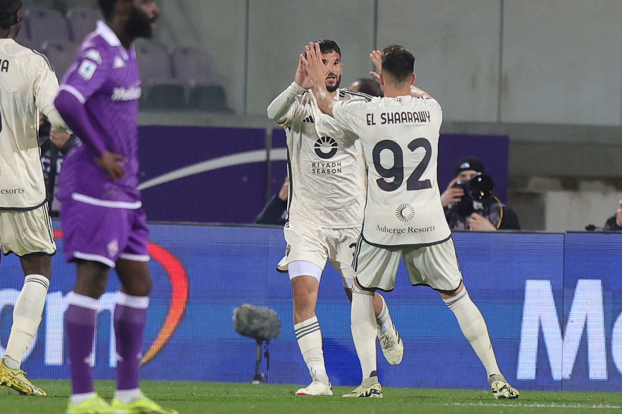 Fiorentina-Roma 2-2. Svilar ipnotizza Biraghi e Llorente trova il pareggio allo scadere