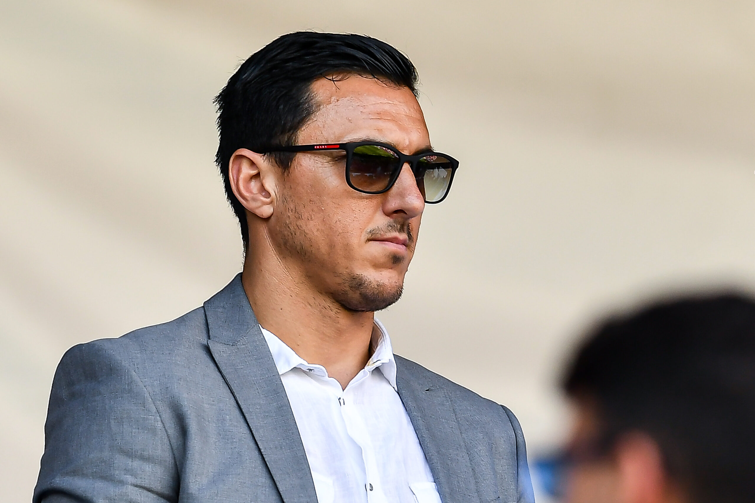 Corsa a 2 per il ds: Burdisso saluta la Fiorentina e sfida Modesto