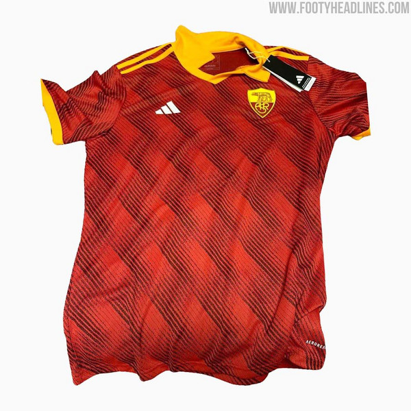 Roma, anticipata la maglia per il derby del 6 aprile – FOTO