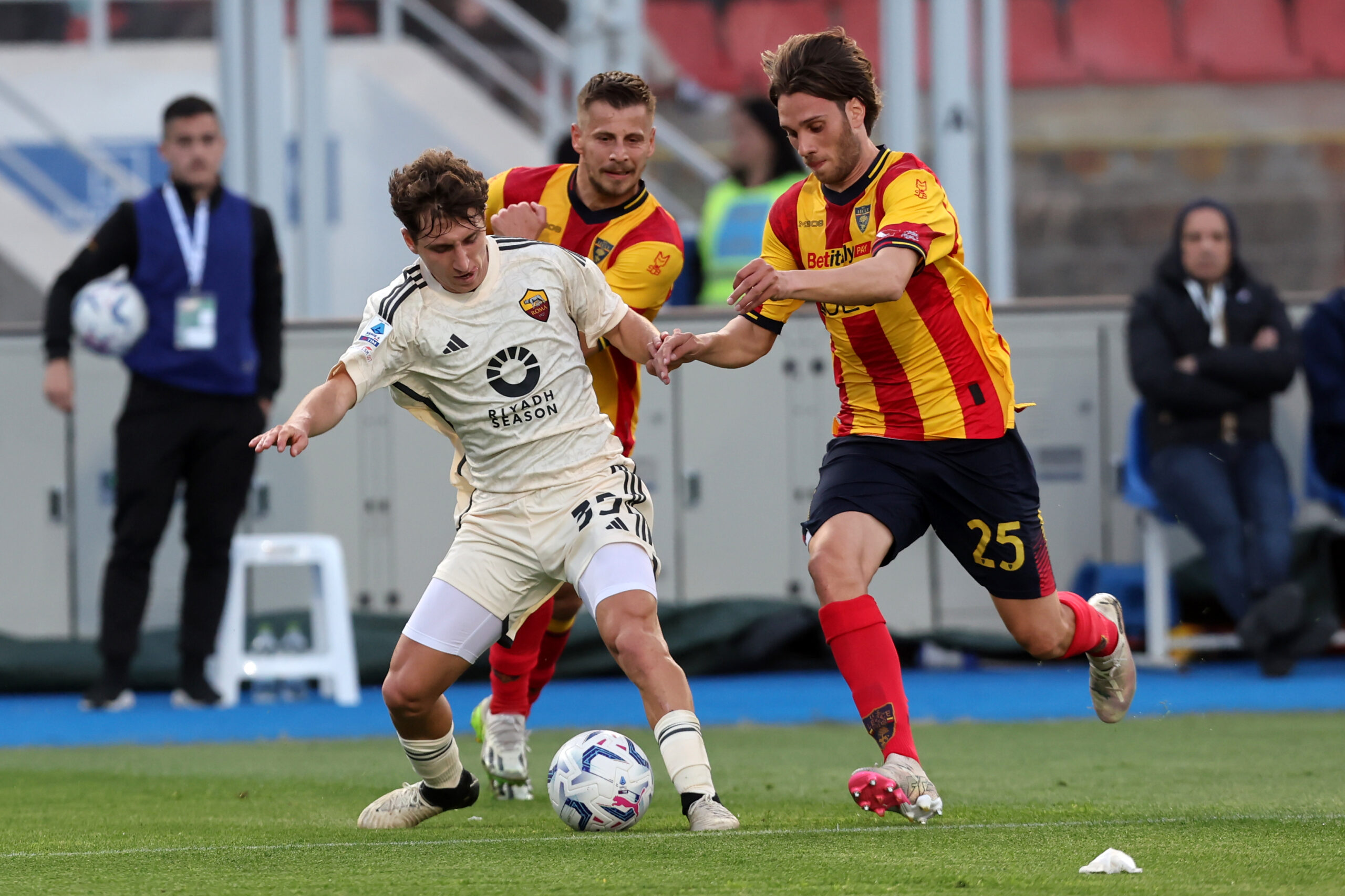 Pari a Lecce, Champions lontana. DDR: “Rigore netto su Zalewski”