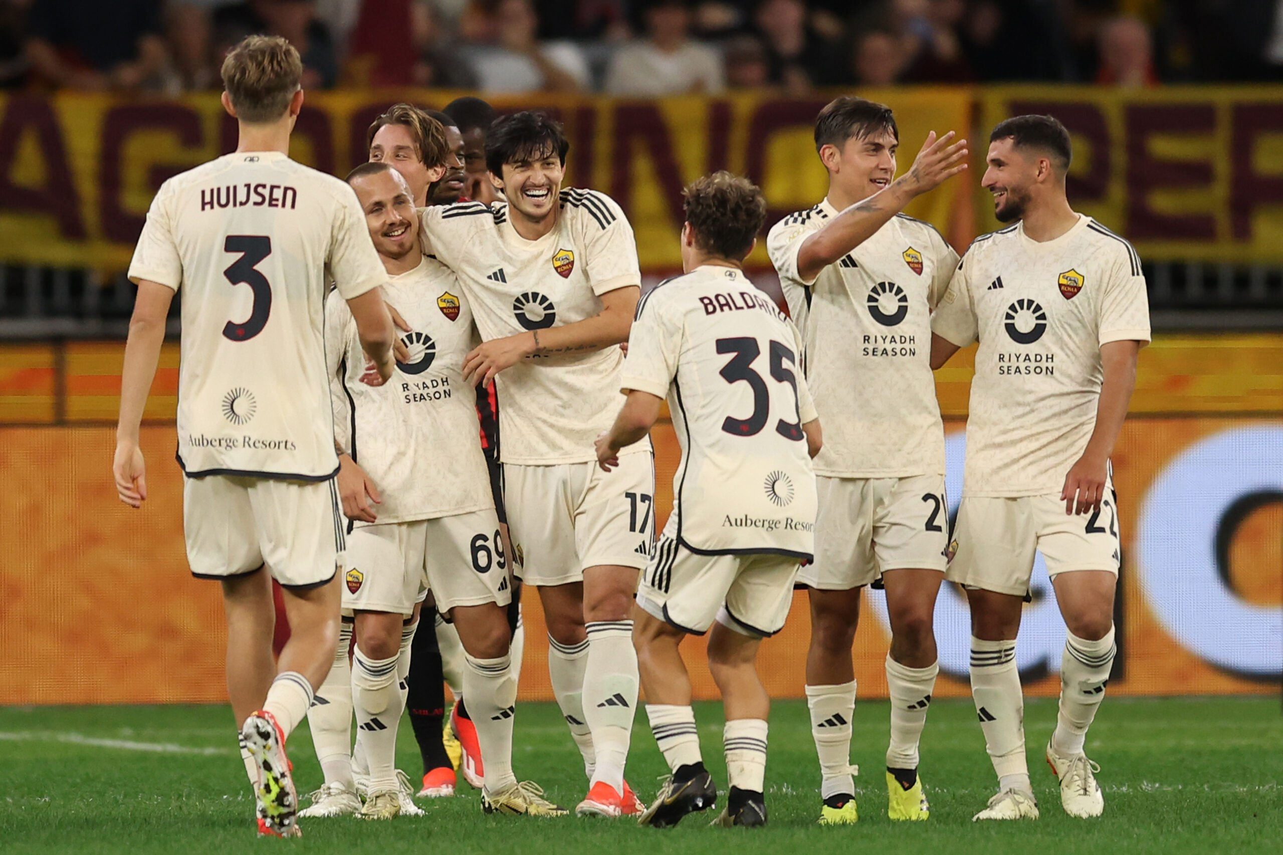 In Australia gol e spettacolo. Ma ride la Roma: 5-2 al Milan