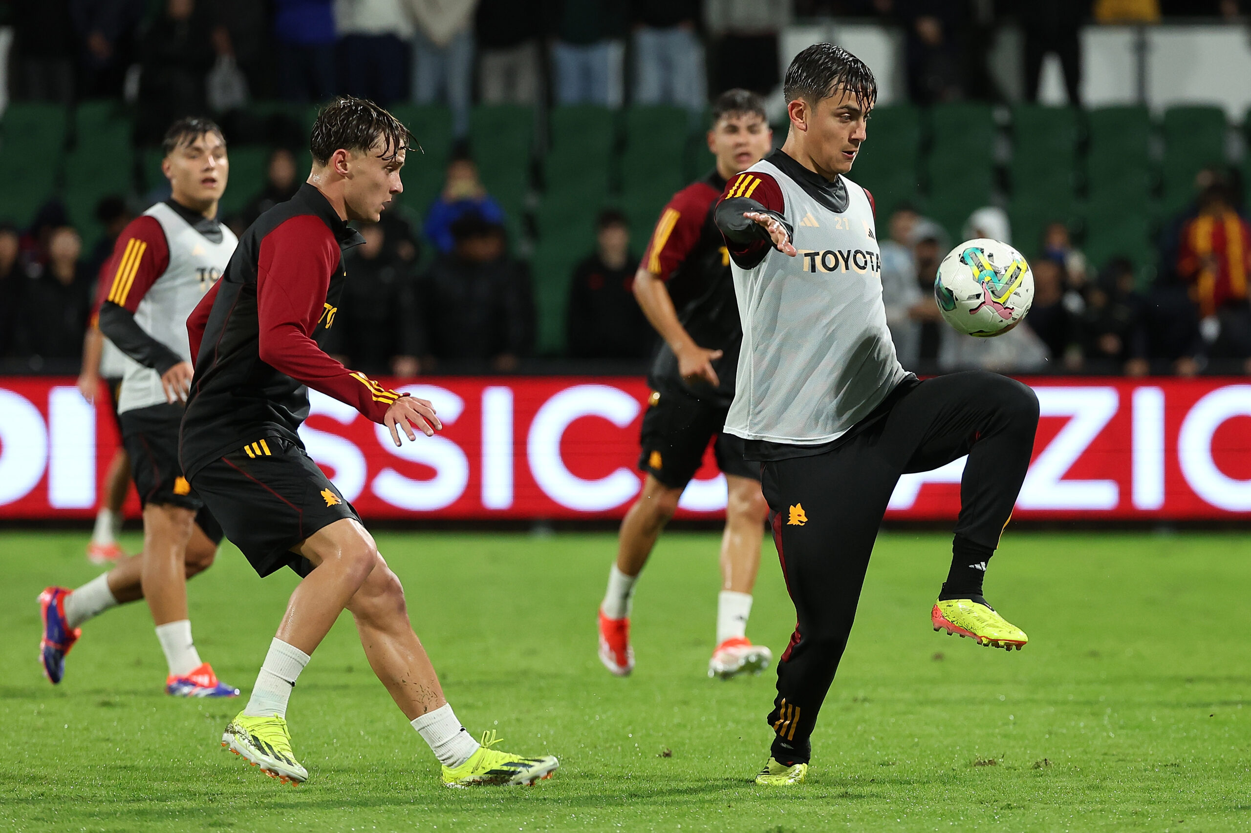 Trigoria, prosegue il ritiro dei giallorossi: arrivano i complimenti di DDR a Le Fée e Golic