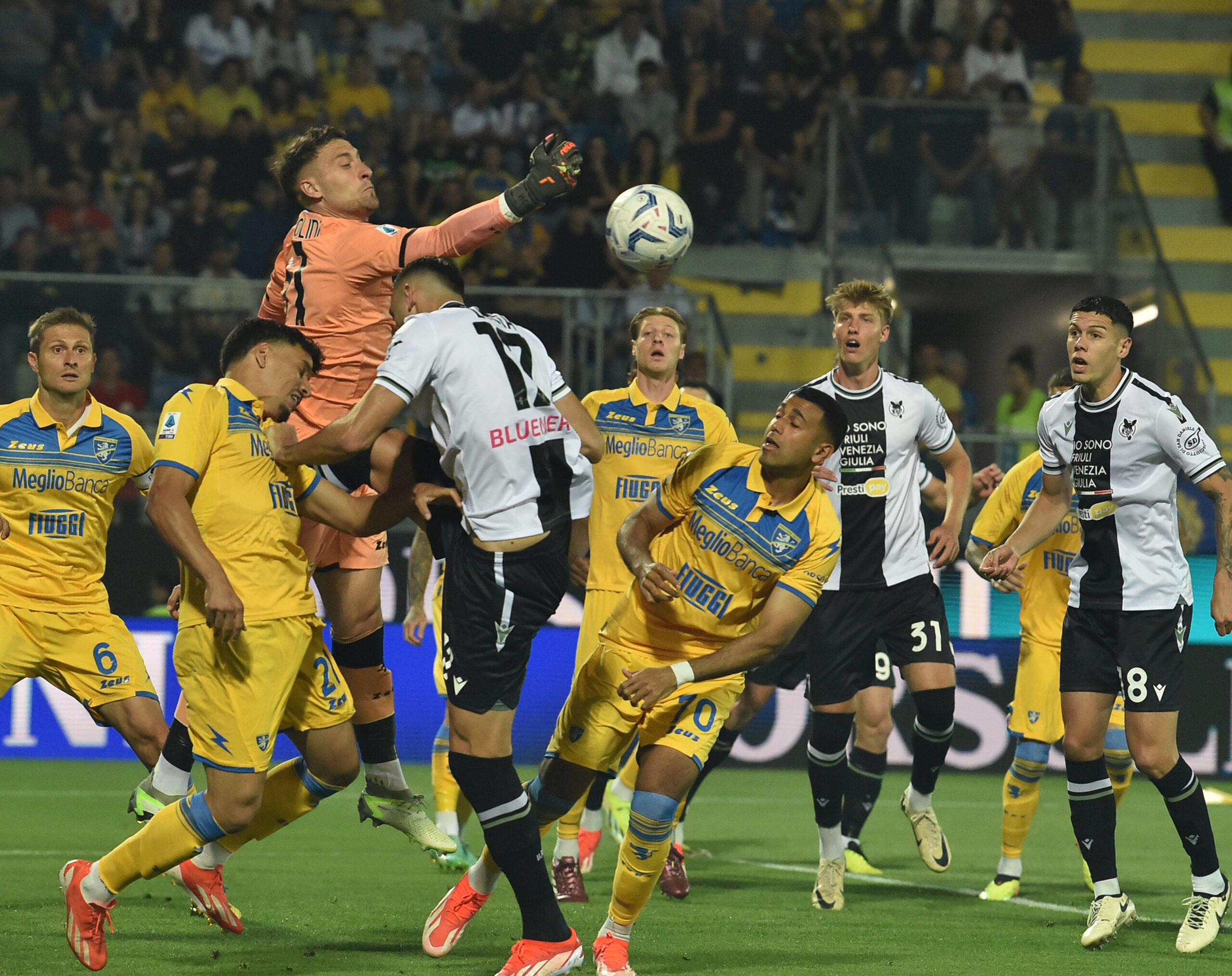 Serie A, Lazio-Sassuolo 1-1, Hellas Verona-Inter 2-2 e Frosinone-Udinese 0-1: i gialloblù sono la terza squadra retrocessa
