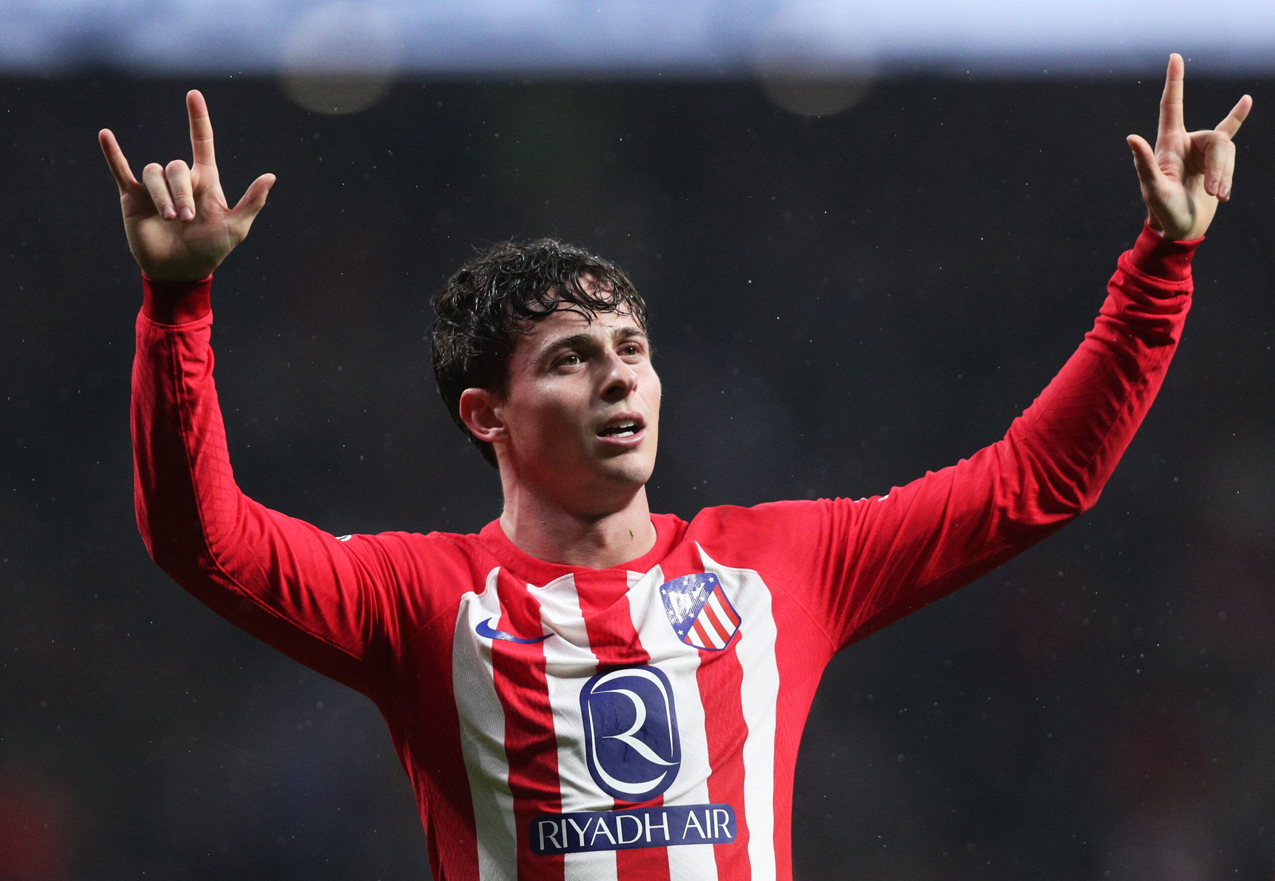 Mercato, la Roma prepara un’offerta per Riquelme: la richiesta dell’Atletico Madrid