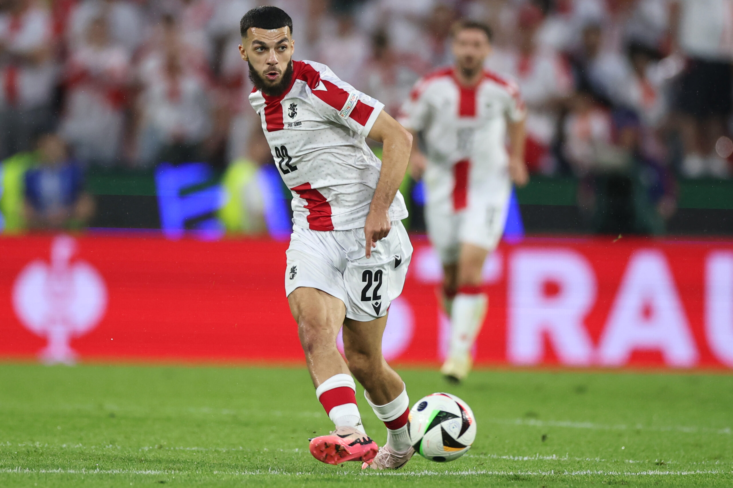 Caccia al bomber: Mika vale per due