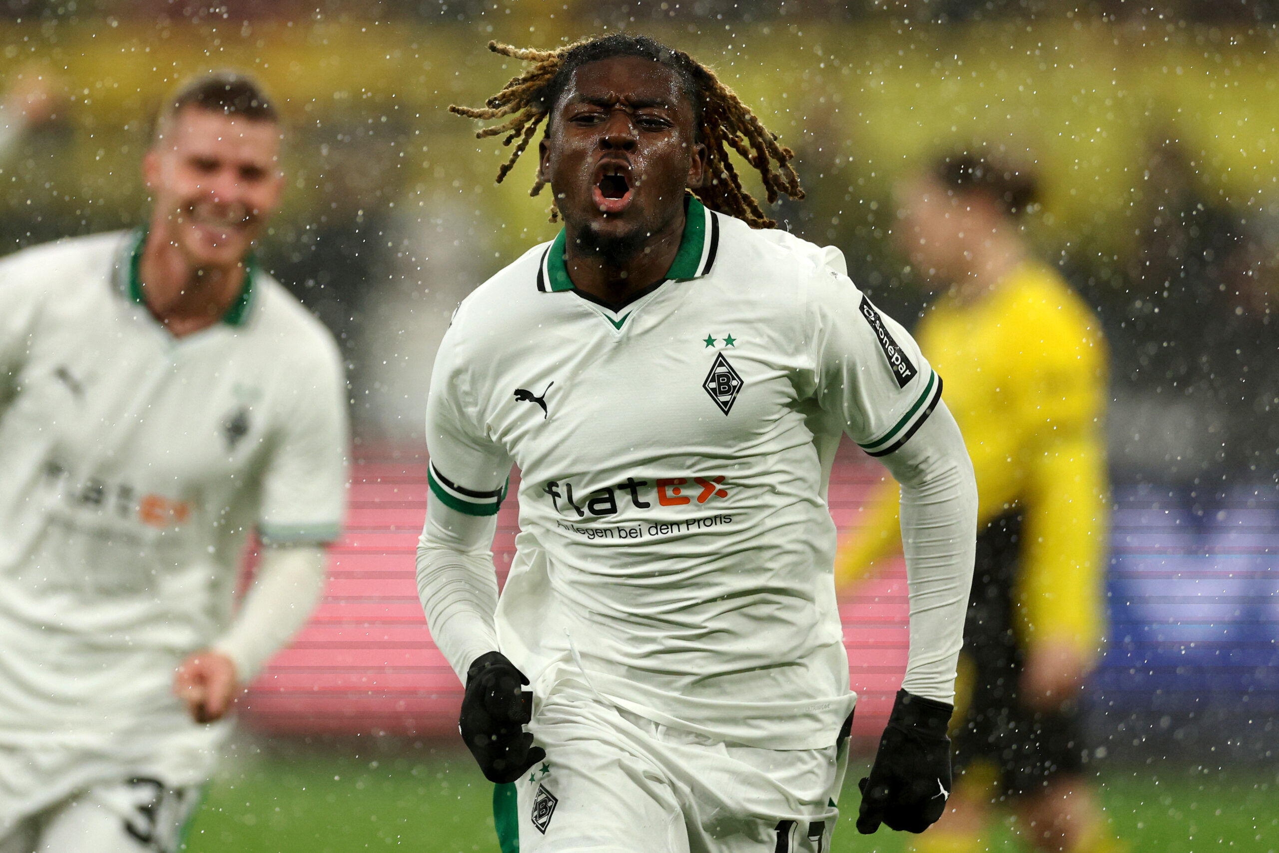 Roma pazza di Koné. Forte e tosto, dai tempi di Nainggolan mancava uno così