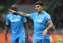Napoli, Di Lorenzo esce in barella: in dubbio per il match contro la Roma