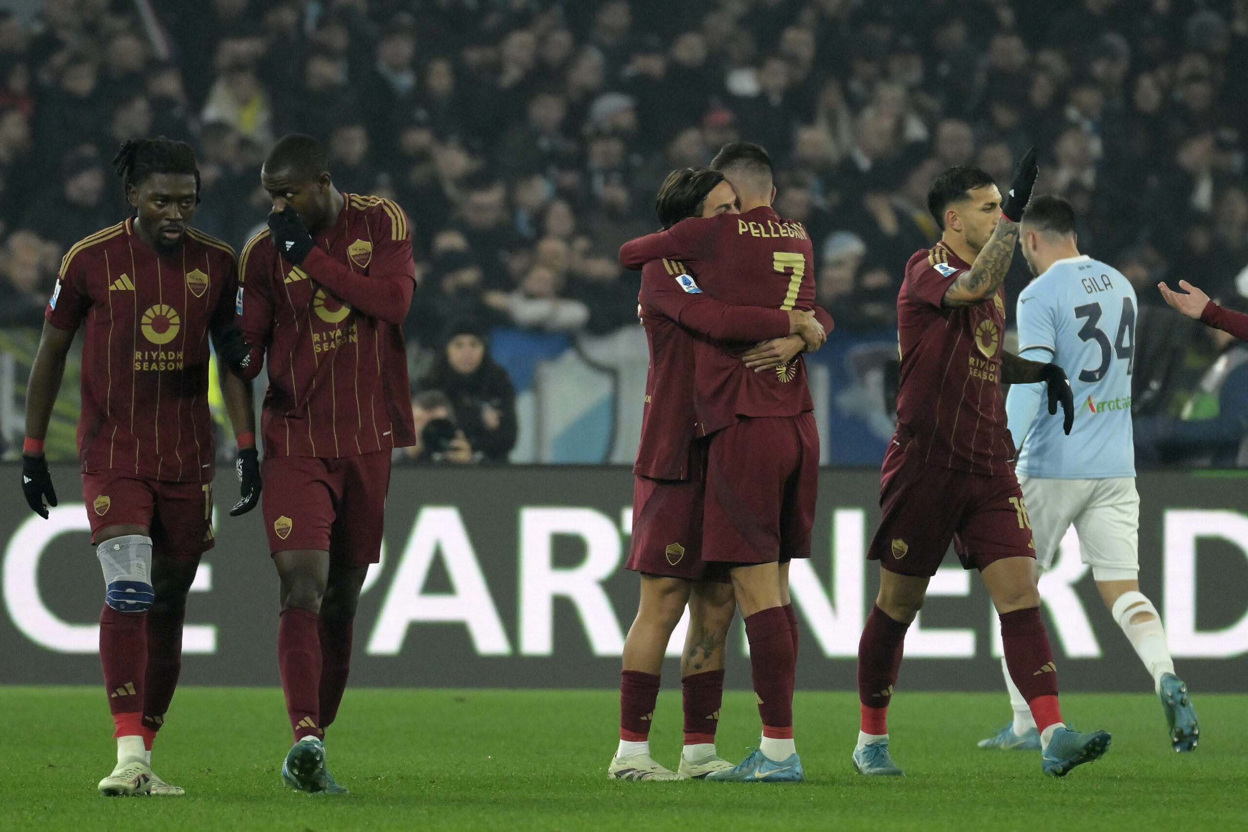Roma-Lazio 2-0, le pagelle dei quotidiani: Hummels professore. Pellegrini rinasce, Dybala domina