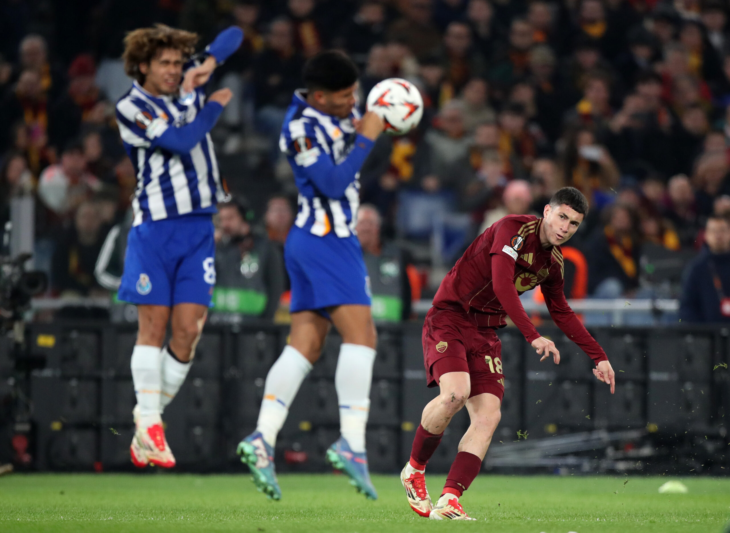 Hummels si candida, torna Saelemaekers. Staffetta Dybala-Soulé