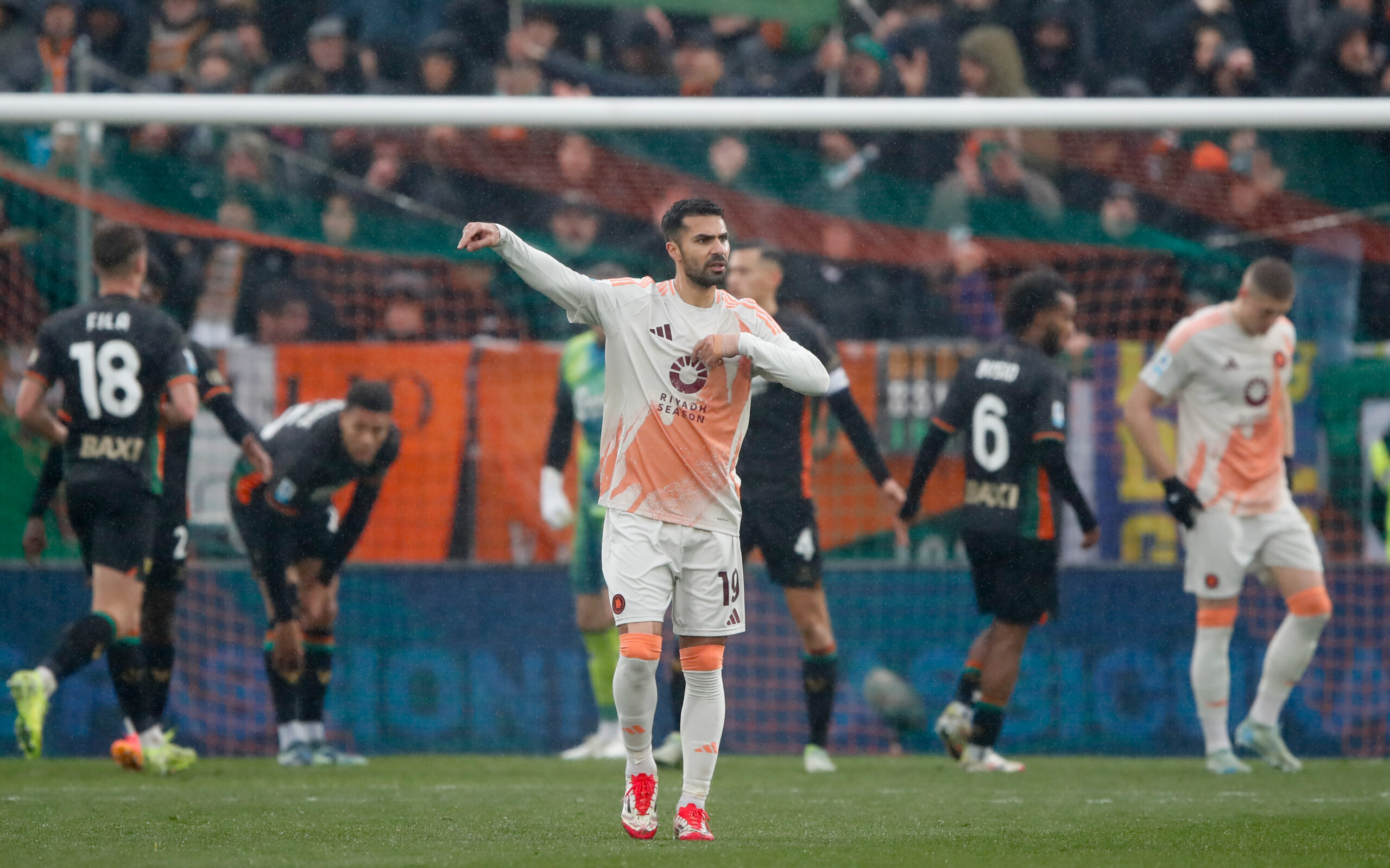 Riflessioni su Pellegrini. Celik spera