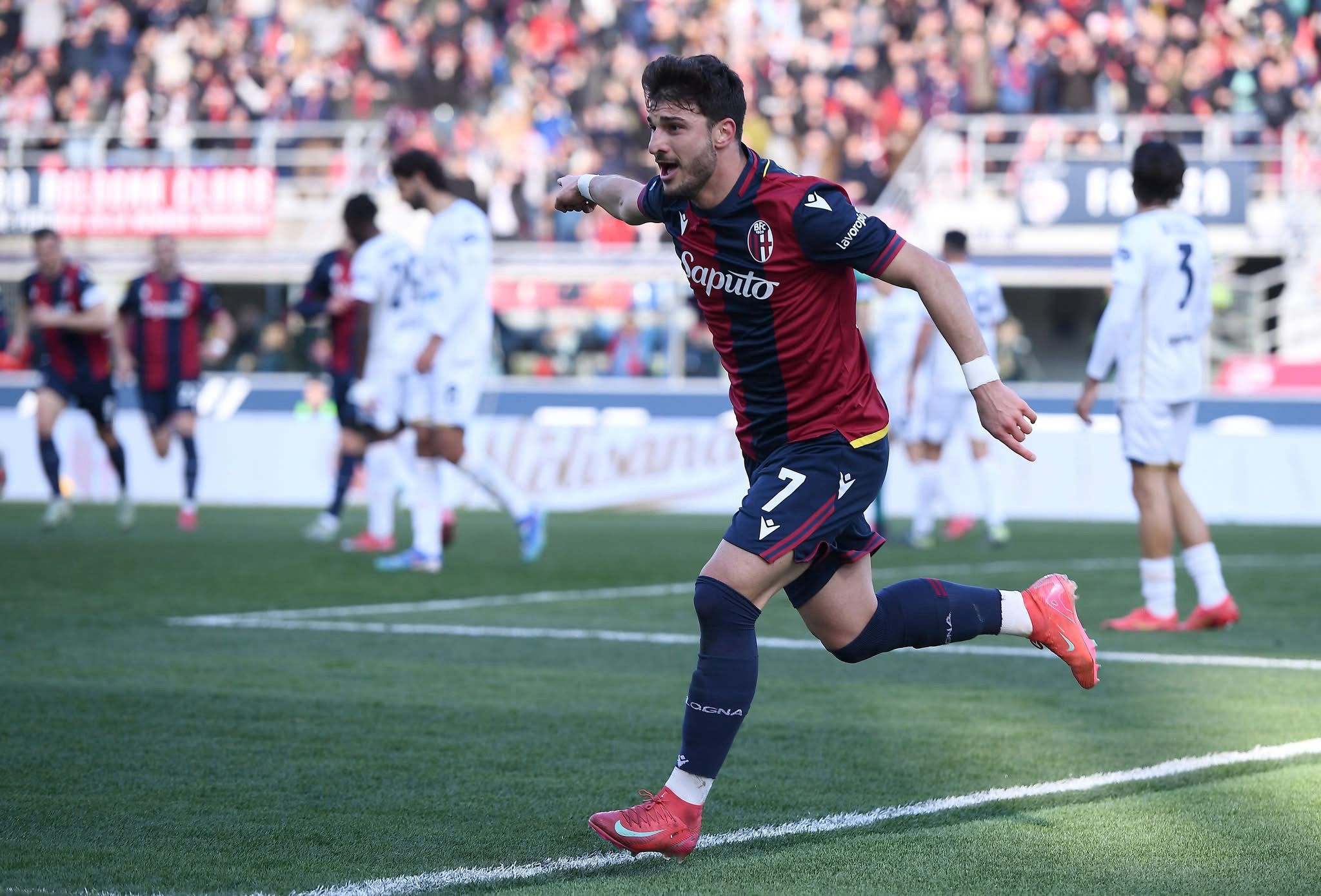 Serie A, Bologna-Cagliari 2-1: la doppietta di Orsolini regala il sesto posto ai rossoblù