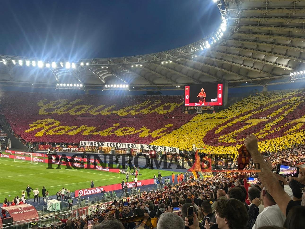 L’omaggio da brividi della Sud a Ranieri: “Un grande condottiero, un romanista vero” – FOTO