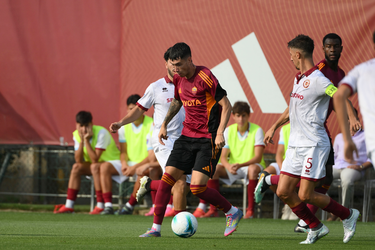 Roma, buone notizie dal ritiro: Soulé e Wesley tornano in gruppo a St. George’s Park