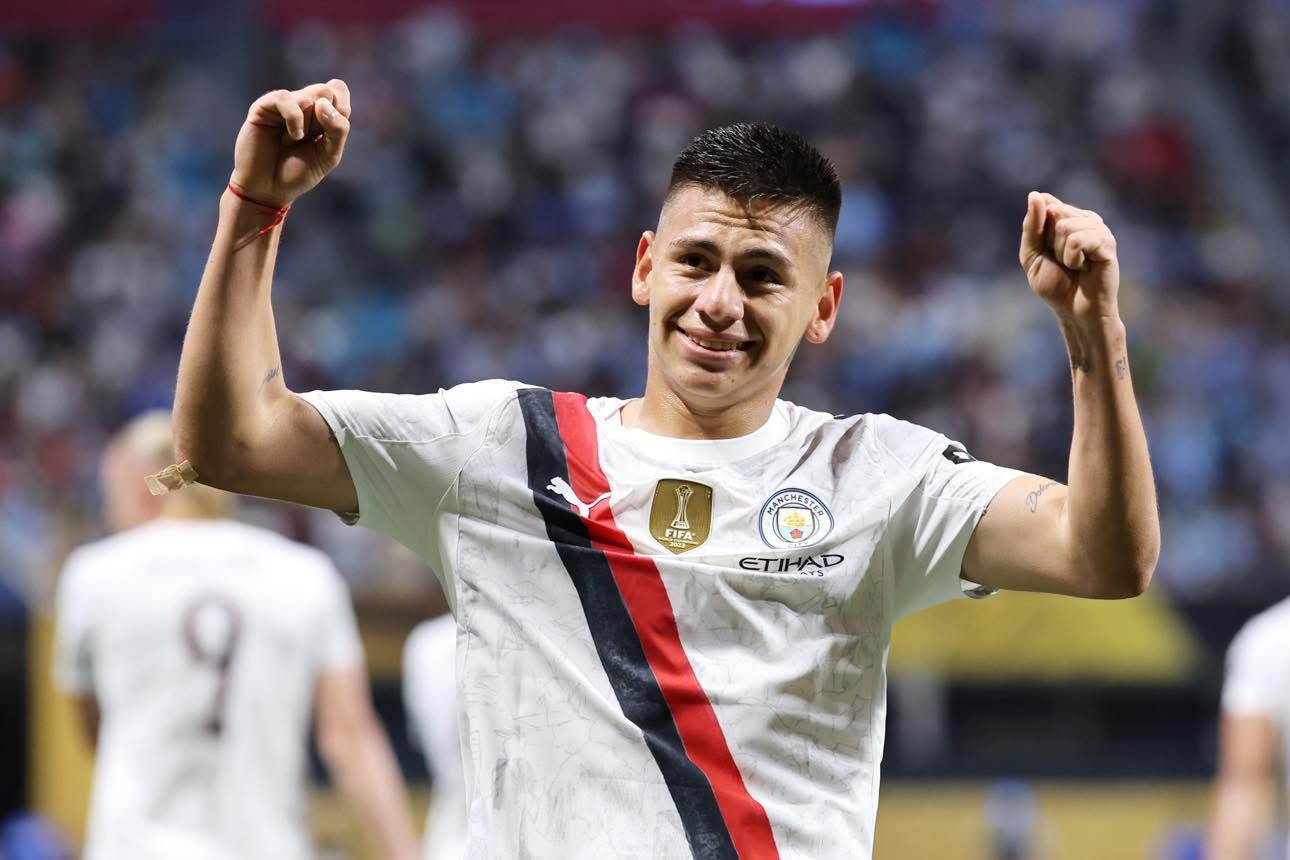 Mercato, Roma su Echeverri: trattativa in corso con il City, il talento argentino ha già detto sì