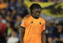 Koné: “Sto bene” dopo la botta alla caviglia