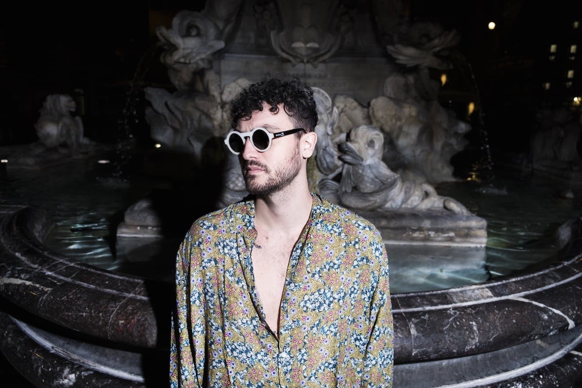 Carl Brave: “Romanista dalla nascita, per amore della maglia taglio pure l’erba con Favino”