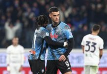 Scamacca trascina l’Atalanta: doppietta e 2-1 al Cagliari, ansia Djimsiti