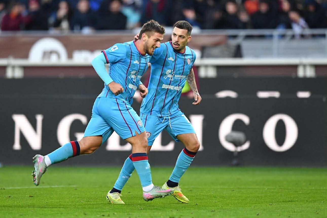 Risultati serie A:Cagliari in rimonta sul Torino, Como a valanga sul Lecce