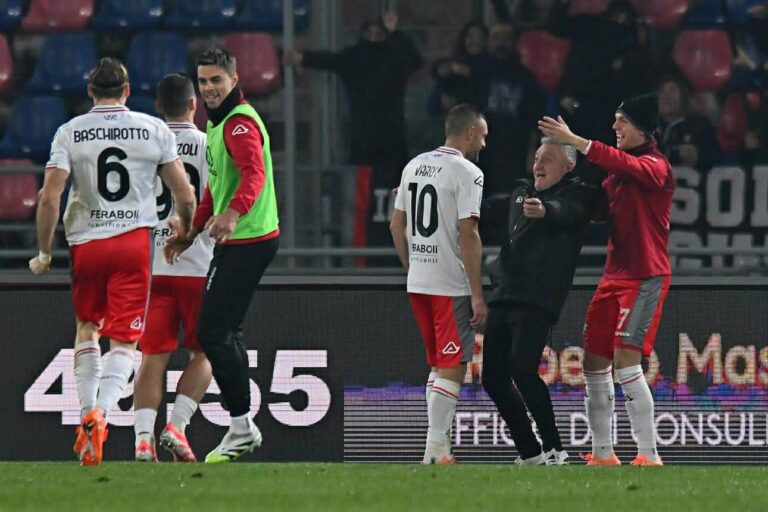 Serie A, il Bologna fallisce l’aggancio alla Roma: la Cremonese vince 1-3