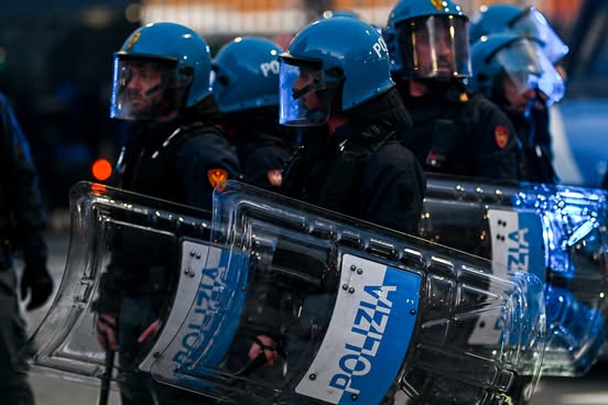 Scontri nella notte a Roma: aggrediti tifosi dello Stoccarda prima della sfida di Europa League