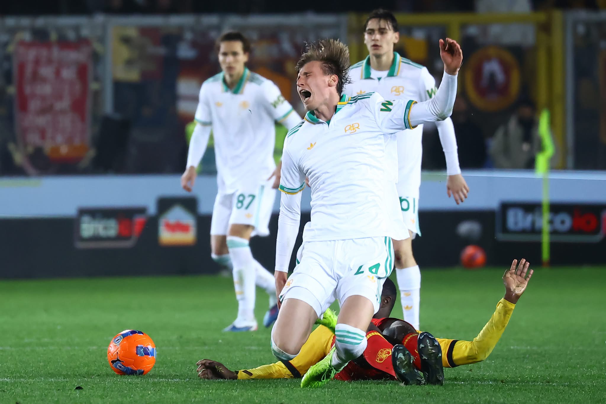 Lecce-Roma, la moviola dei quotidiani: gestione positiva dell’arbitro Sacchi