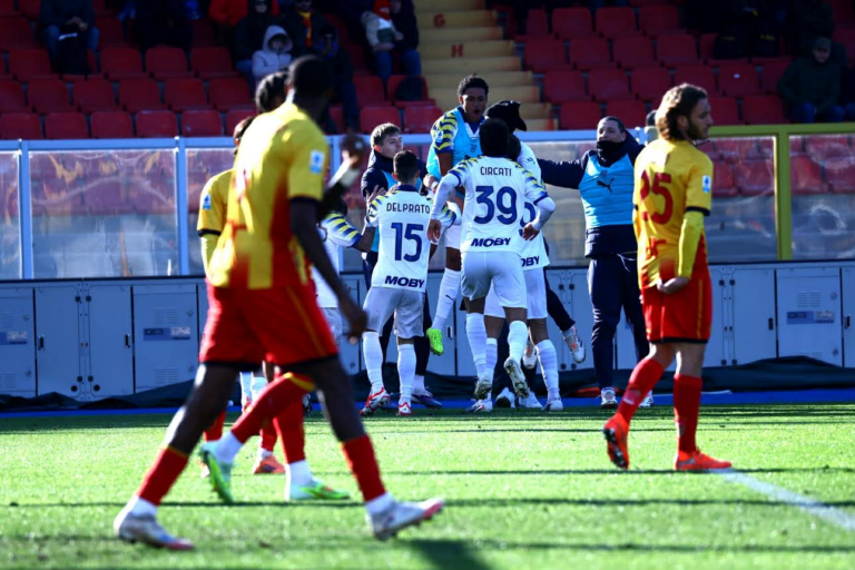 Serie A, Lecce-Parma finisce 1 a 2, gol lampo di Stulic ma i cartellini rossi condannano i salentini
