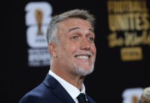 Batistuta torna a Trigoria dopo 23 anni: “Fa sempre piacere tornare dove si è stato bene”