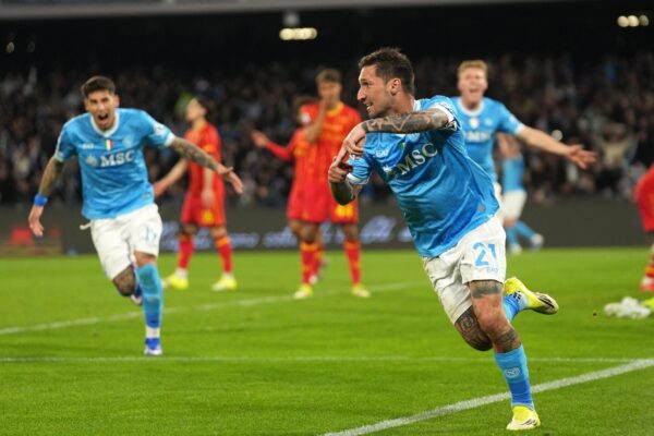 Serie A, Napoli rimonta il Lecce: 2-1 al Maradona e +8 su Roma e Como