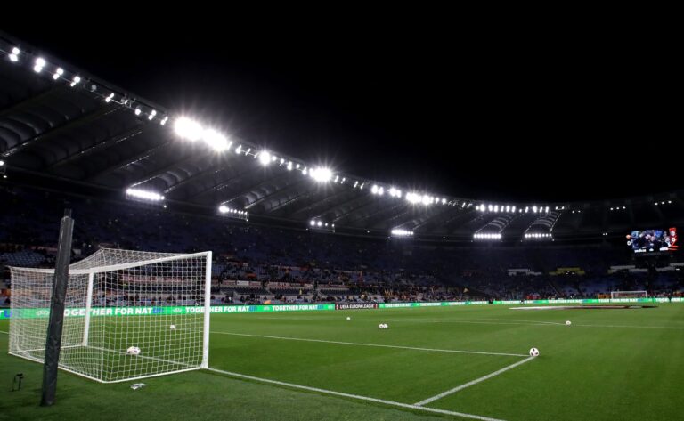 E la Sud dopo la scenografia a fine gara respinge la squadra