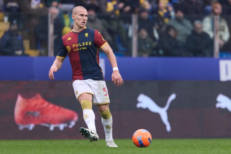 Genoa, Ostigard avverte la Roma: “Partita difficile, ma nel nostro stadio tutto è possibile. Malen è molto forte”